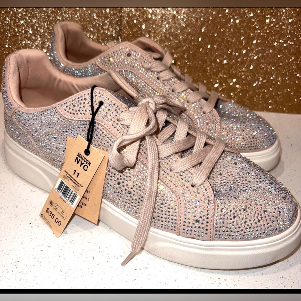 Steven Madden BNWT Rhinestones sneakers